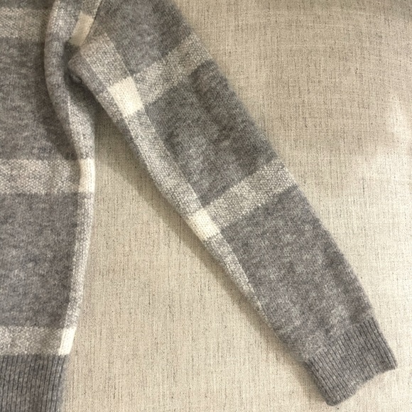 NWOT Banana Republic Aire Plaid Sweater - Picture 4 of 6